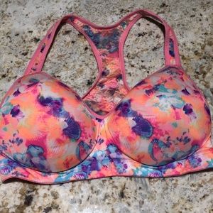 Size : Large Victoria Secret sports bra